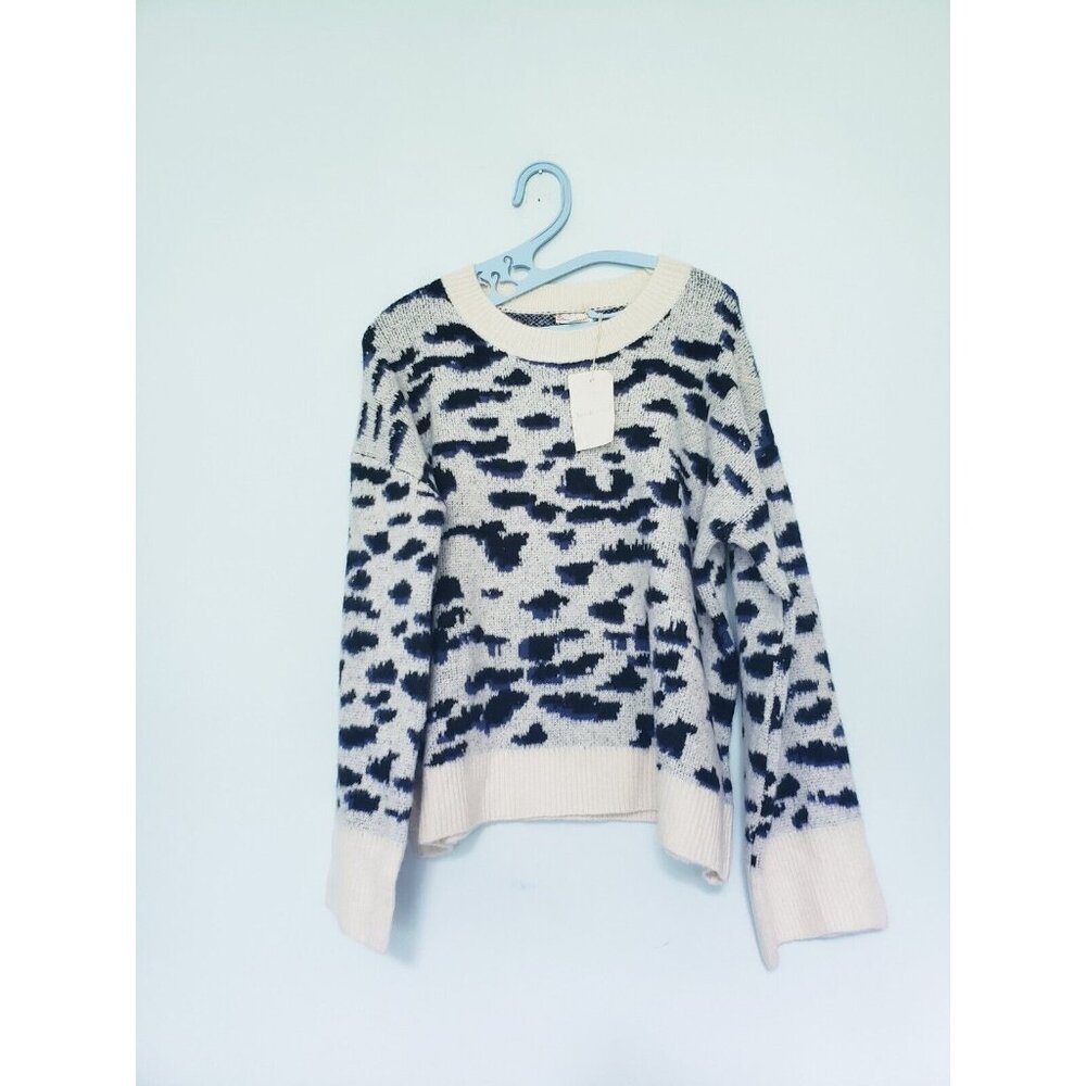 Hem & Thread Women L Sweater Blue Leopard Print Cream Soft Normcore Casual NWT